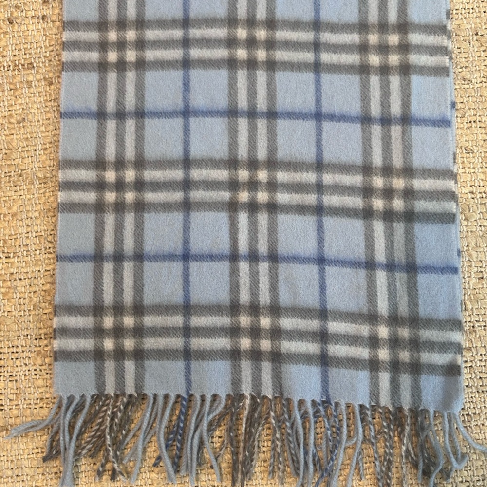 Burberry 100% Cashmere Scarf Blue and Gray Plaid Unisex - Picture 3 of 6